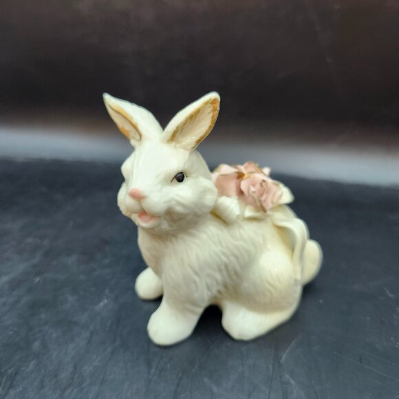 Vintage Bunny Rabbit Salt & Pepper Shakers Porcelain Set - Picture 4 of 8